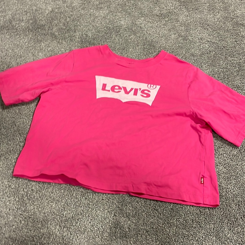 Levi’s pink crop top